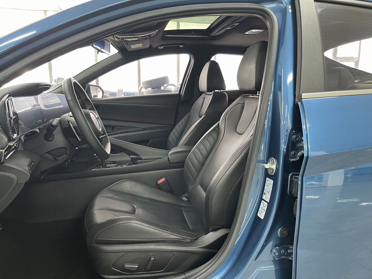 Hyundai Elantra 2022 - фото автомобиля