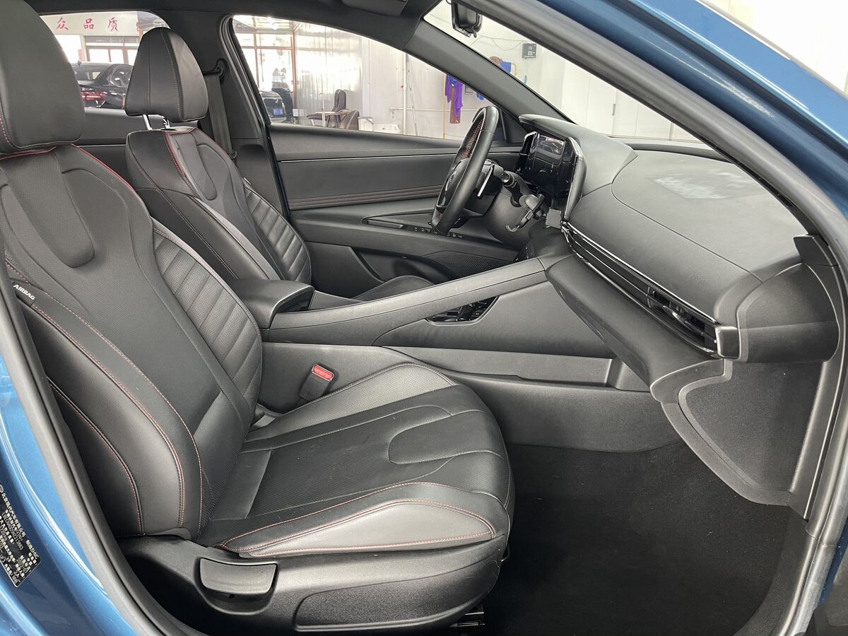Hyundai Elantra 2022 - фото автомобиля
