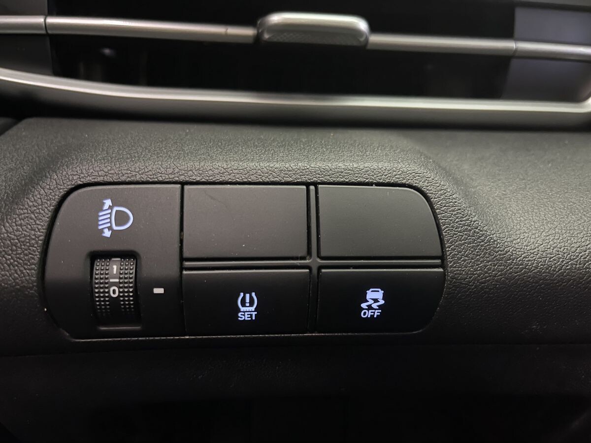 Hyundai Elantra 2021 - фото автомобиля