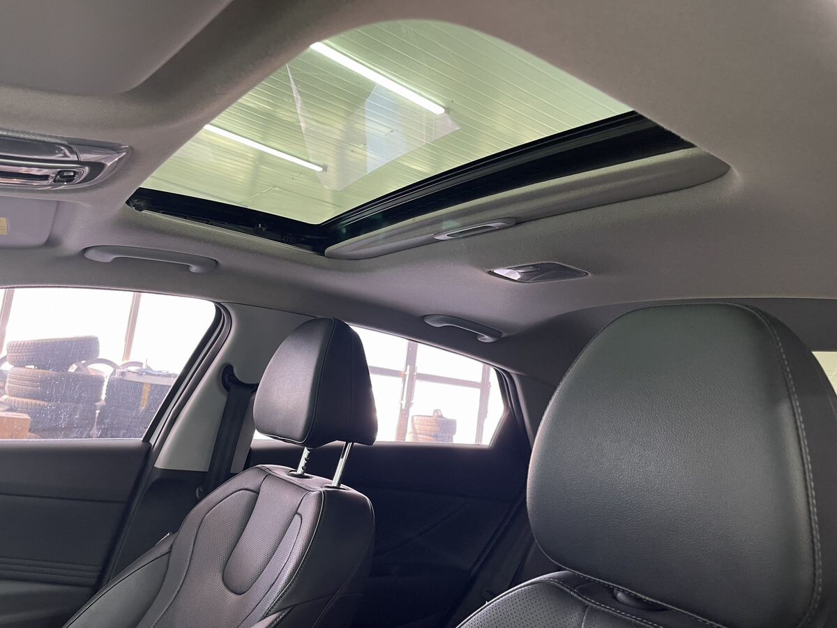 Hyundai Elantra 2021 - фото автомобиля