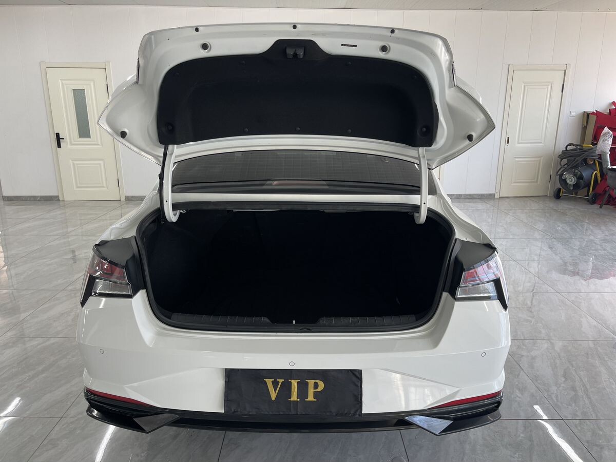 Hyundai Elantra 2021 - фото автомобиля