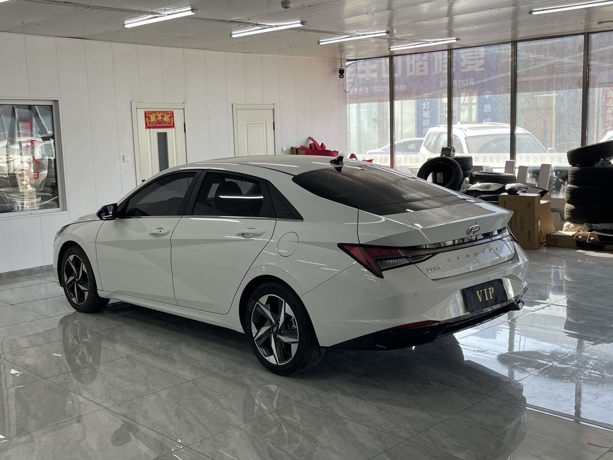 Hyundai Elantra 2021 - фото автомобиля