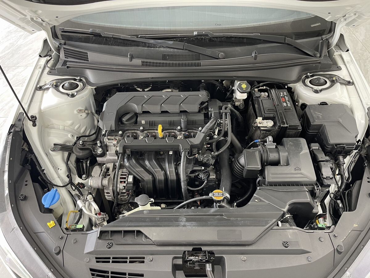 Hyundai Elantra 2021 - фото автомобиля