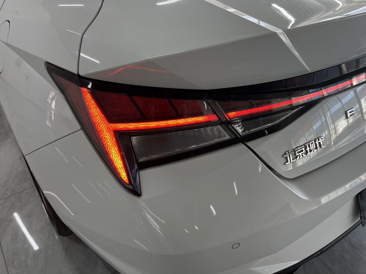 Hyundai Elantra 2021 - фото автомобиля