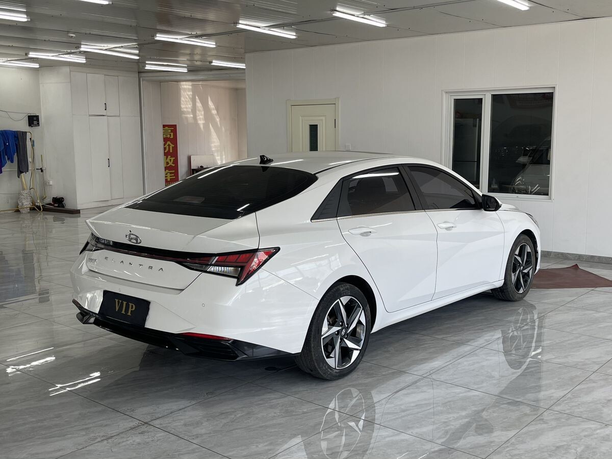 Hyundai Elantra 2021 - фото автомобиля