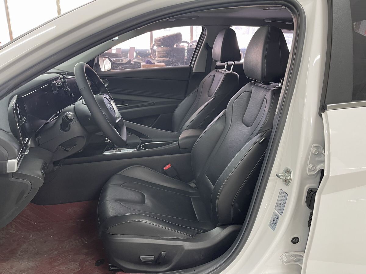 Hyundai Elantra 2021 - фото автомобиля