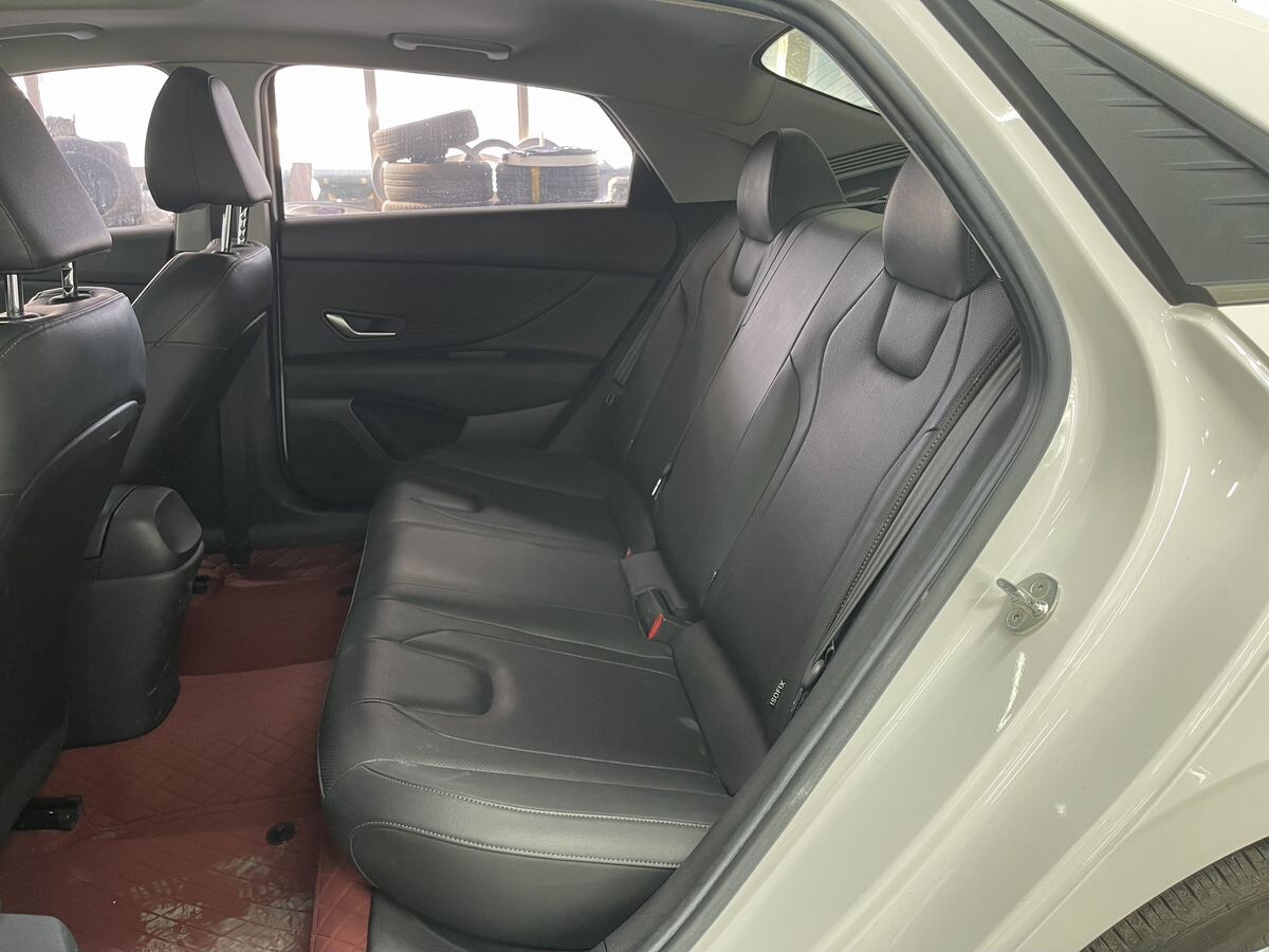 Hyundai Elantra 2021 - фото автомобиля