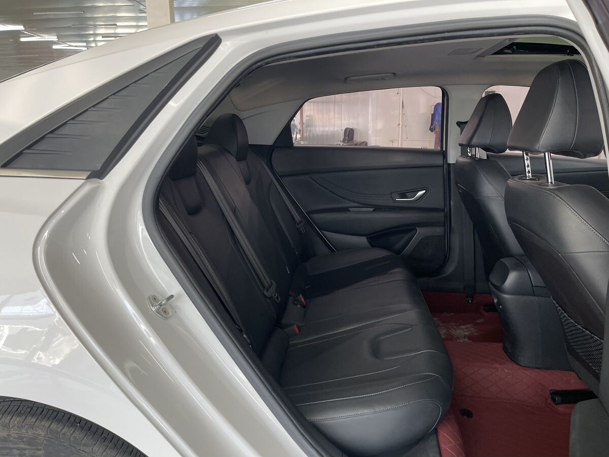 Hyundai Elantra 2021 - фото автомобиля