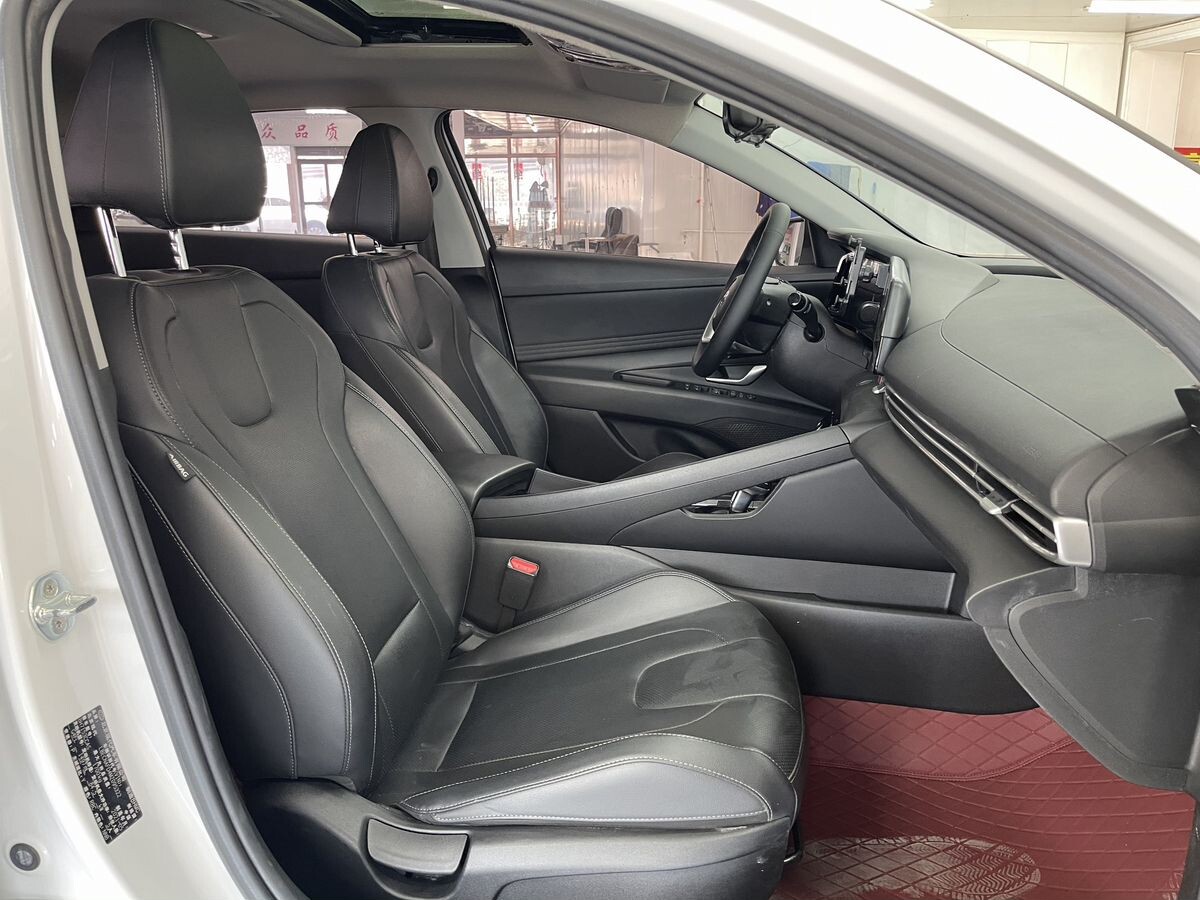 Hyundai Elantra 2021 - фото автомобиля