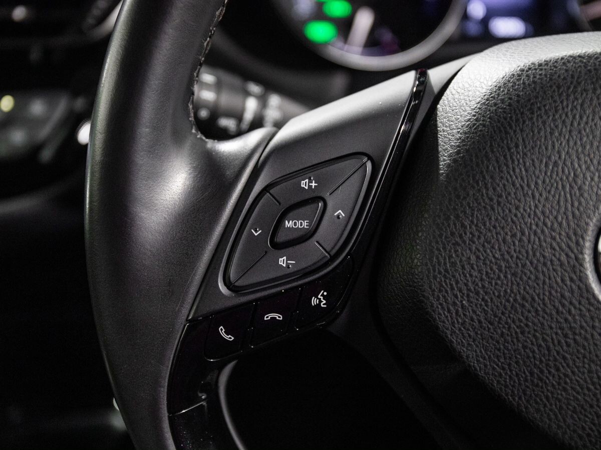 Toyota C-HR 2017 - фото автомобиля