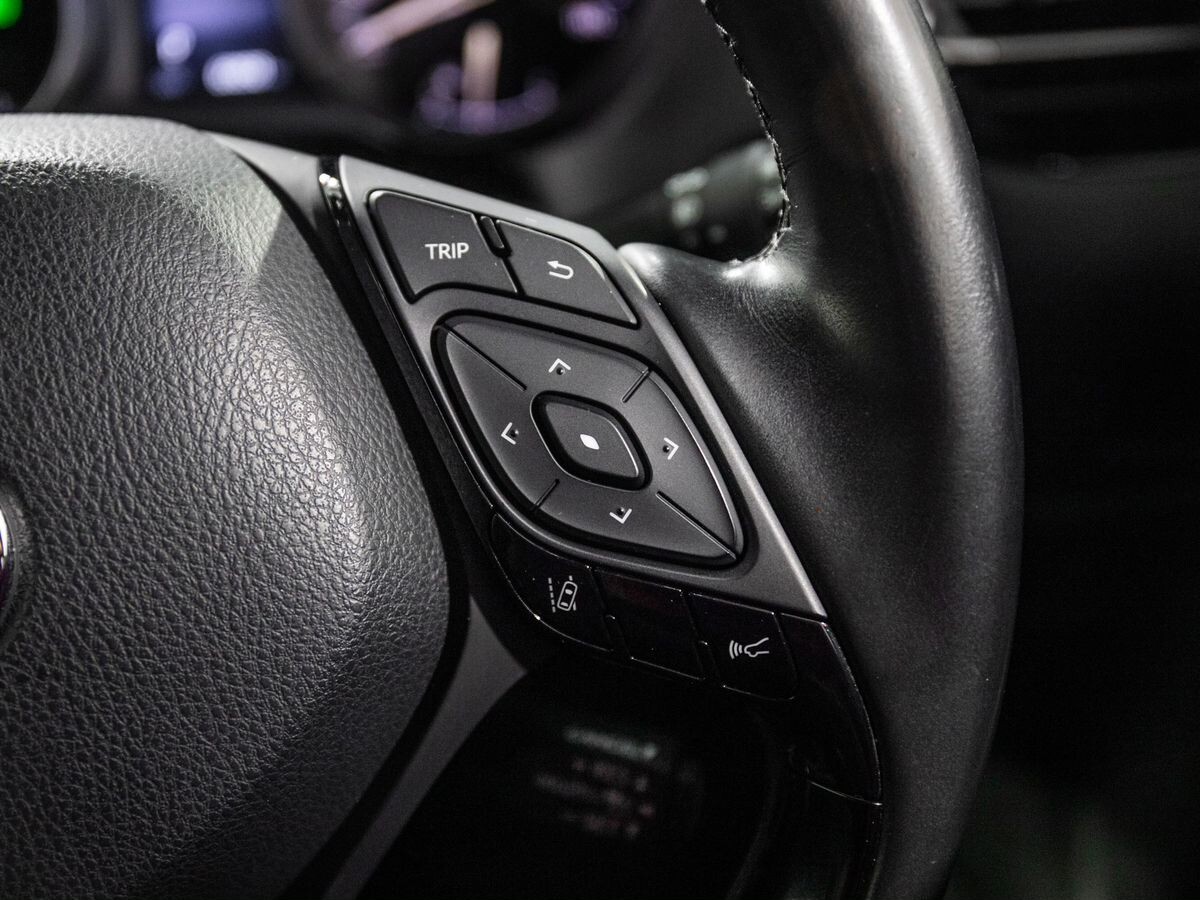 Toyota C-HR 2017 - фото автомобиля