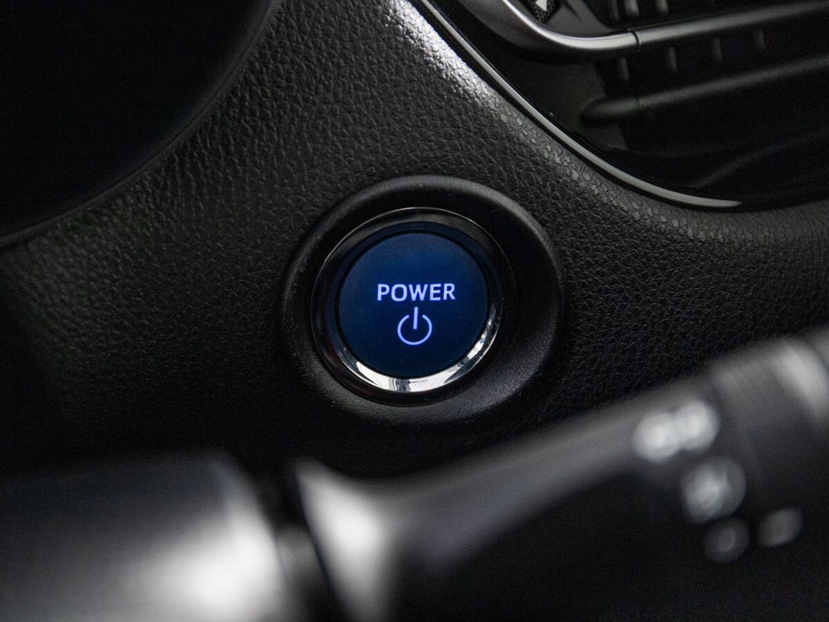 Toyota C-HR 2017 - фото автомобиля