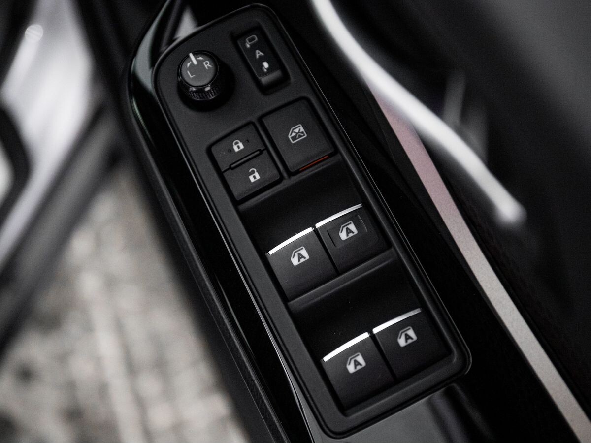 Toyota C-HR 2017 - фото автомобиля