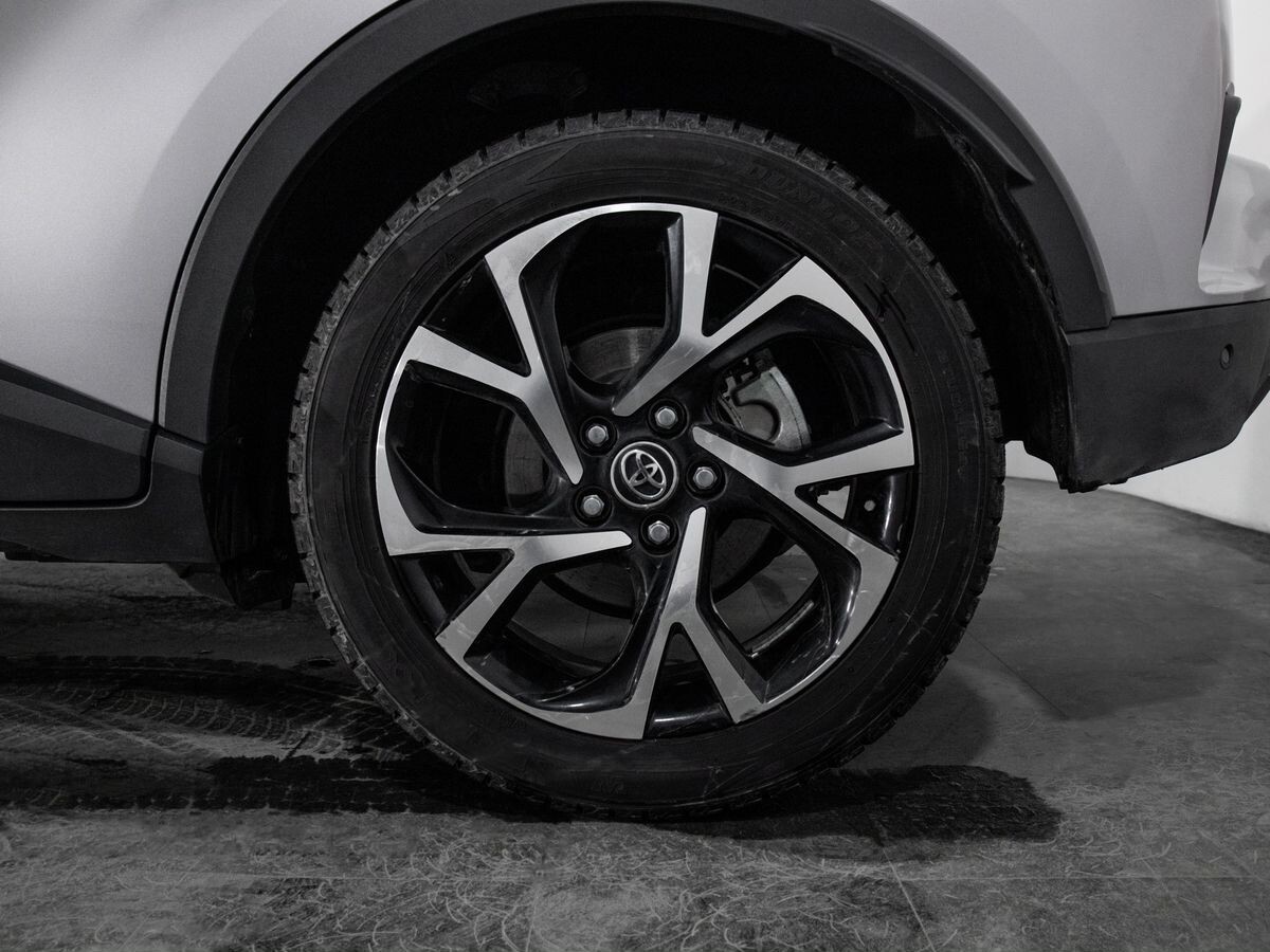 Toyota C-HR 2017 - фото автомобиля