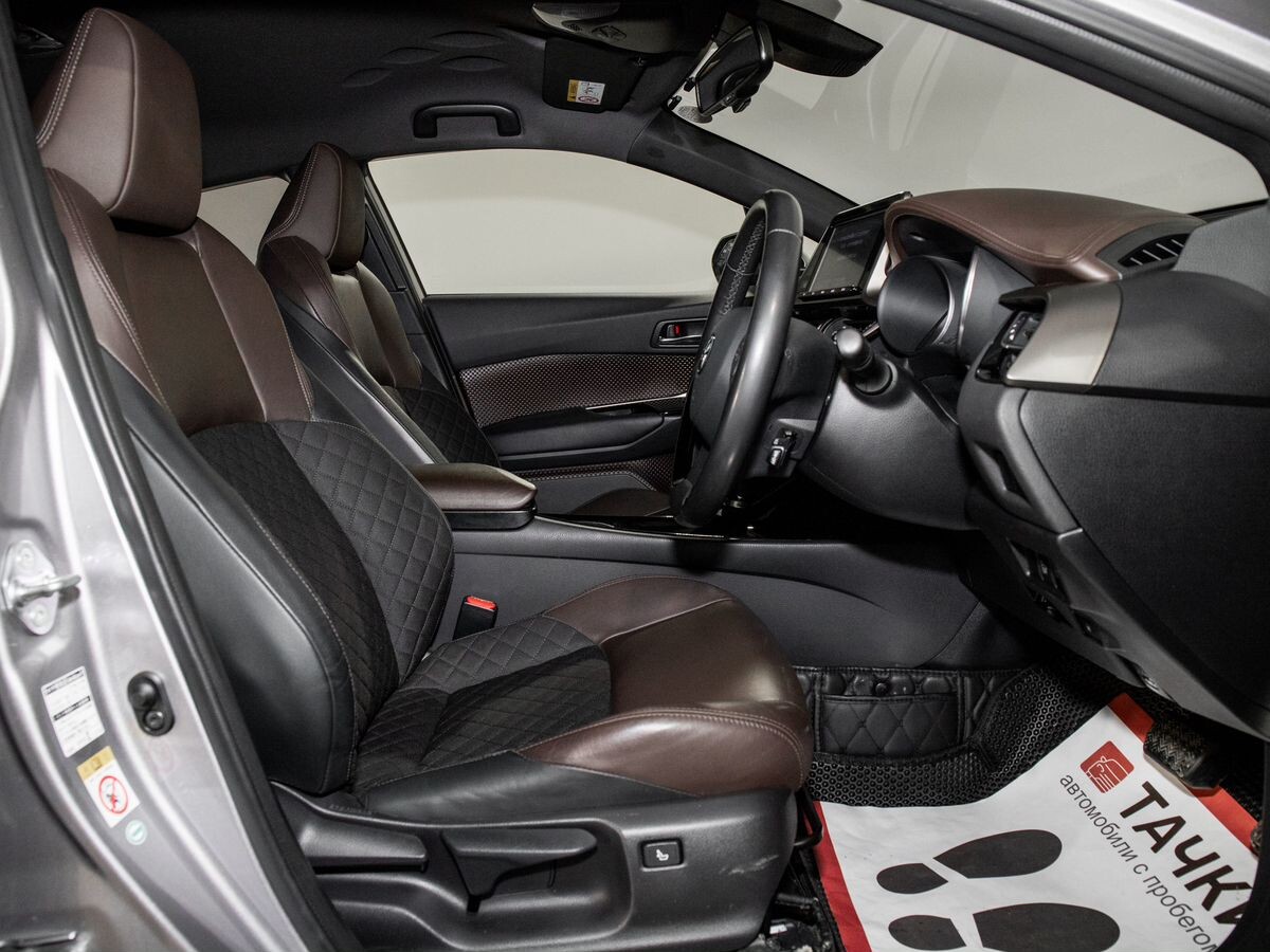 Toyota C-HR 2017 - фото автомобиля