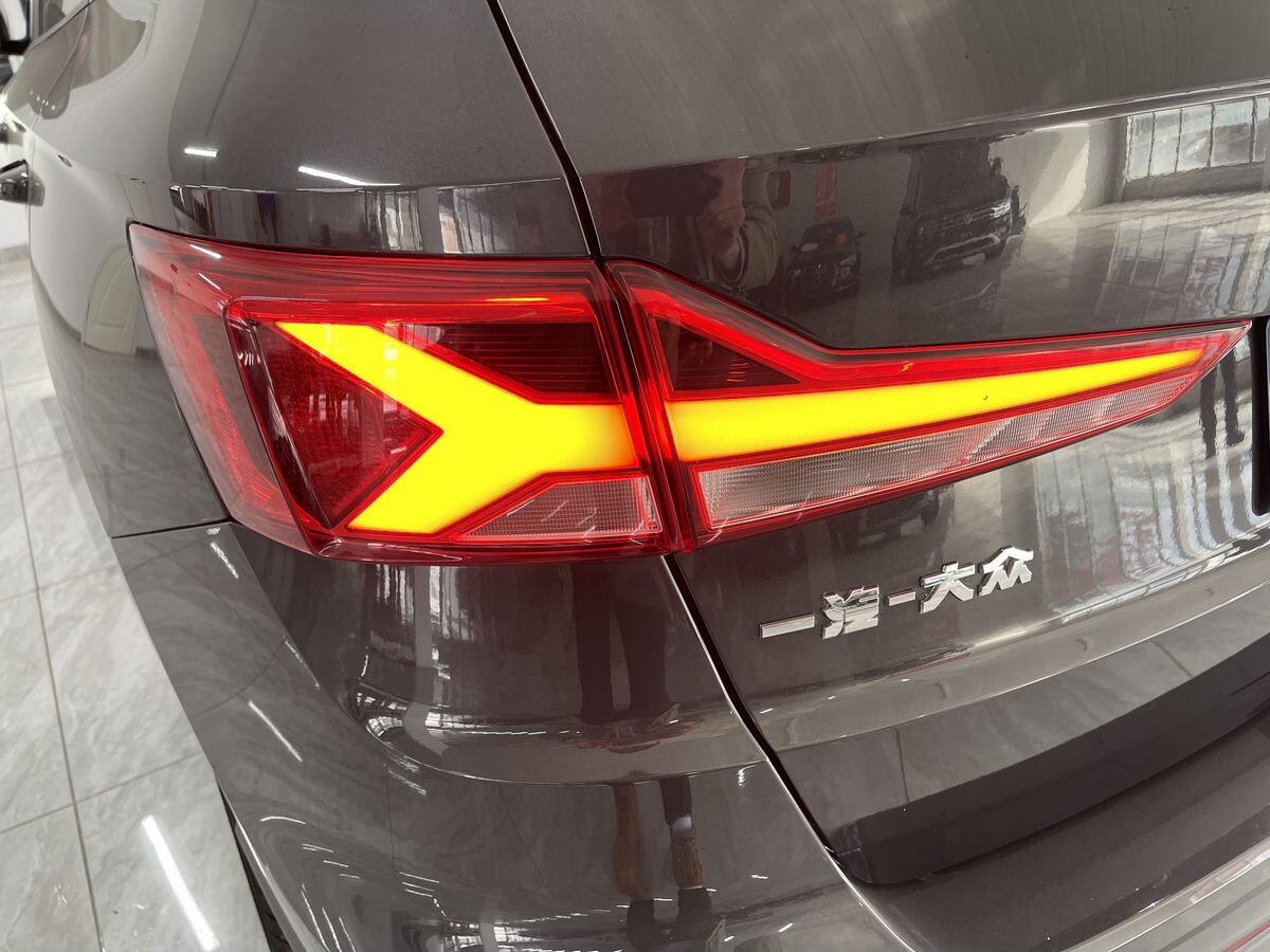 Jetta VS5 2022 - фото автомобиля