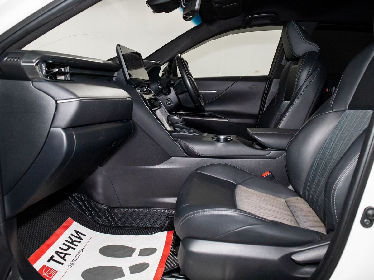 Toyota Harrier 2020 - фото автомобиля