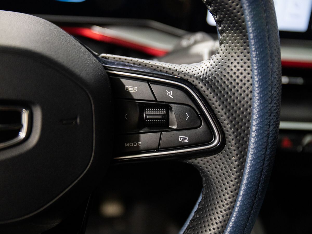 Geely Coolray 2023 - фото автомобиля