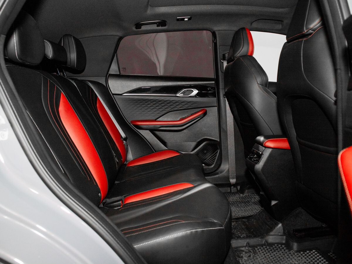 Geely Coolray 2023 - фото автомобиля