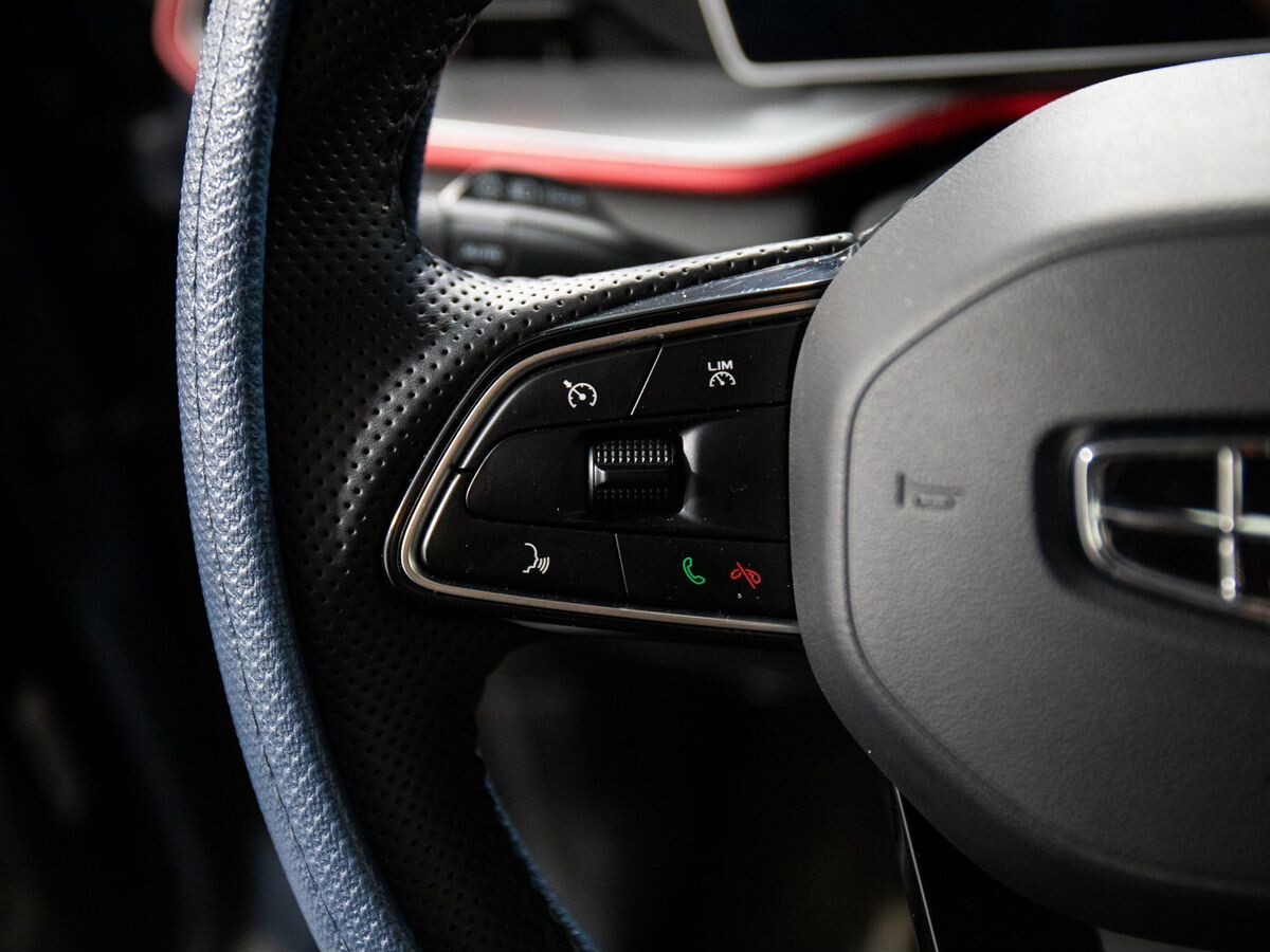 Geely Coolray 2023 - фото автомобиля