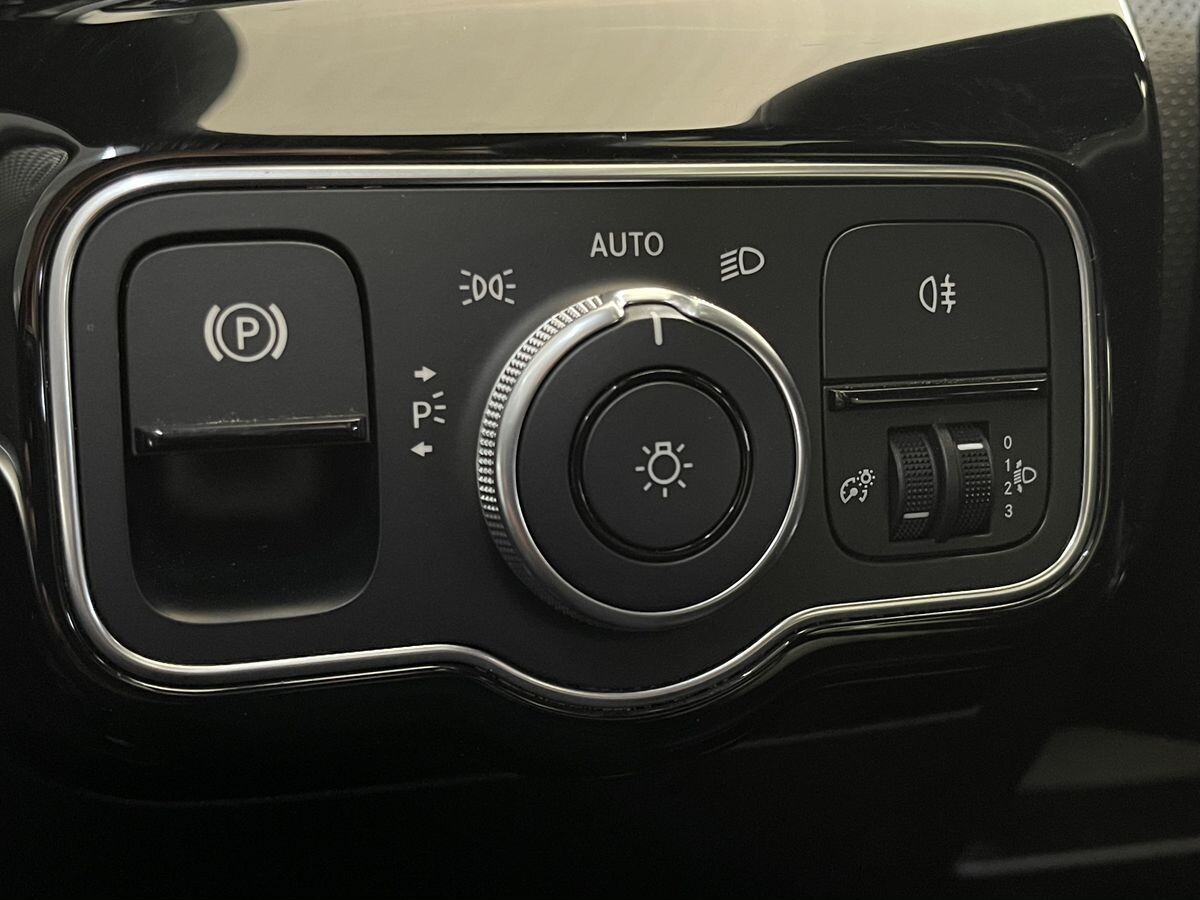 Mercedes-Benz A-Класс 2021 - фото автомобиля