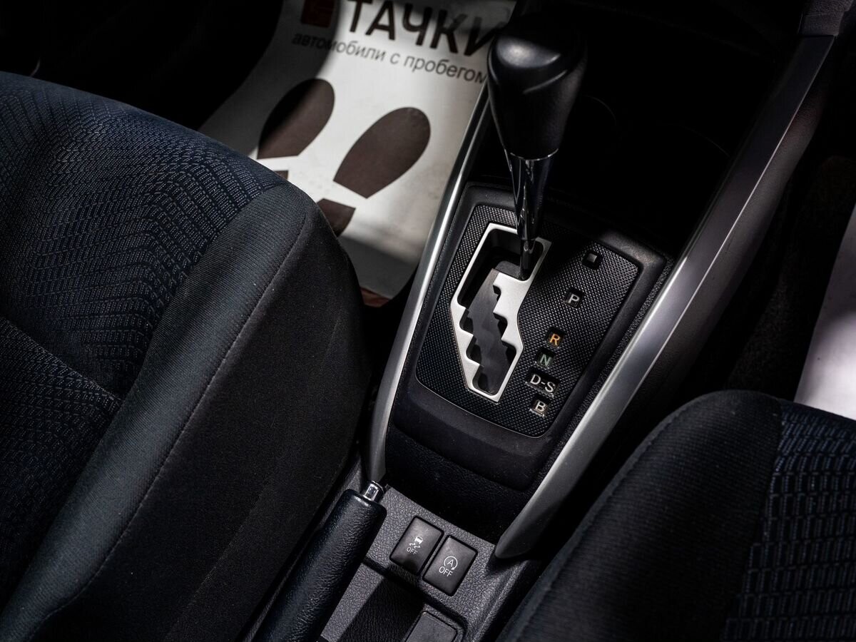 Toyota Corolla 2013 - фото автомобиля