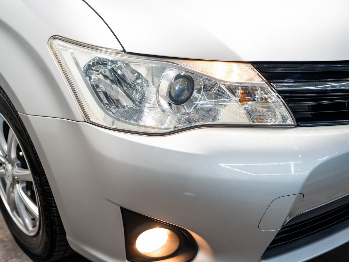 Toyota Corolla 2013 - фото автомобиля