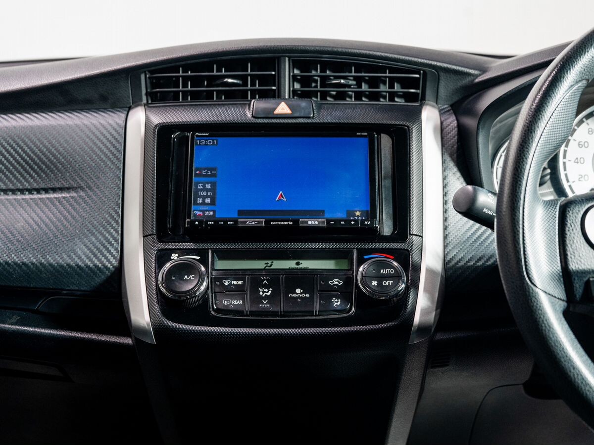 Toyota Corolla 2013 - фото автомобиля