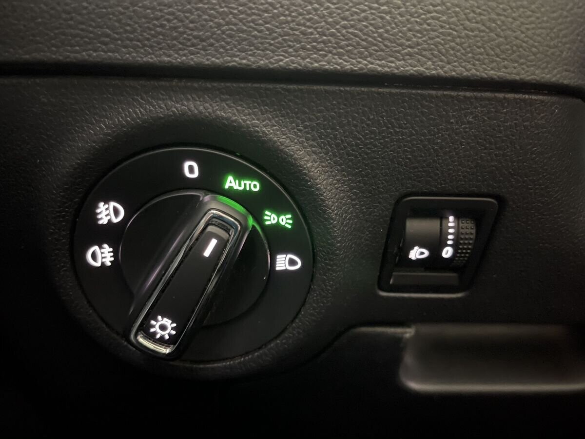 Skoda Karoq 2023 - фото автомобиля