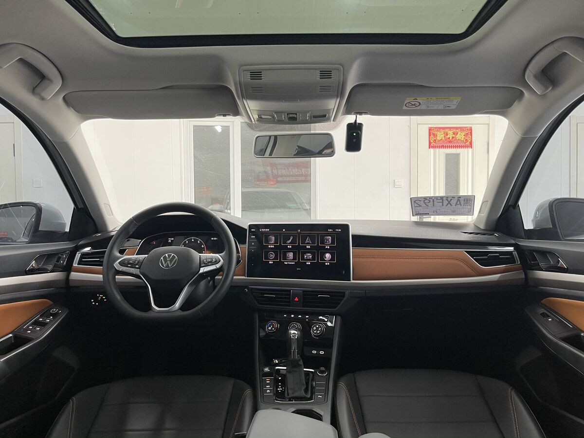 Volkswagen Bora 2022 - фото автомобиля