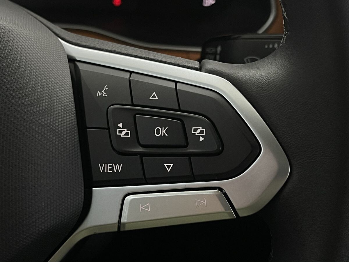 Volkswagen Bora 2022 - фото автомобиля