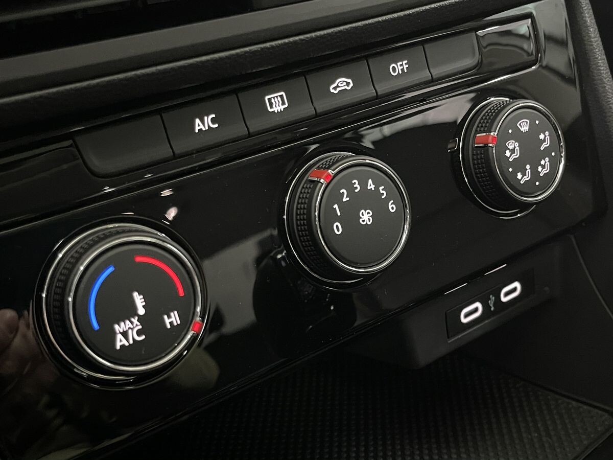 Volkswagen Bora 2022 - фото автомобиля