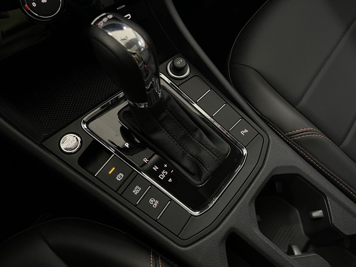 Volkswagen Bora 2022 - фото автомобиля