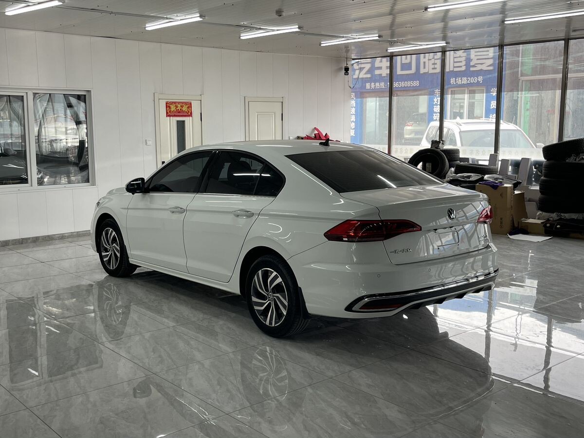 Volkswagen Bora 2022 - фото автомобиля