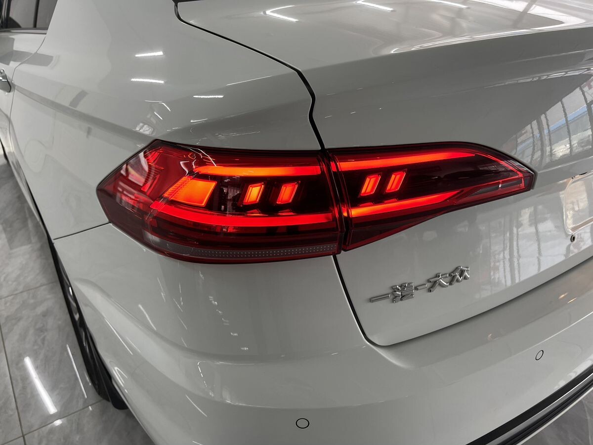 Volkswagen Bora 2022 - фото автомобиля