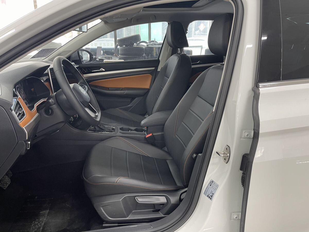 Volkswagen Bora 2022 - фото автомобиля