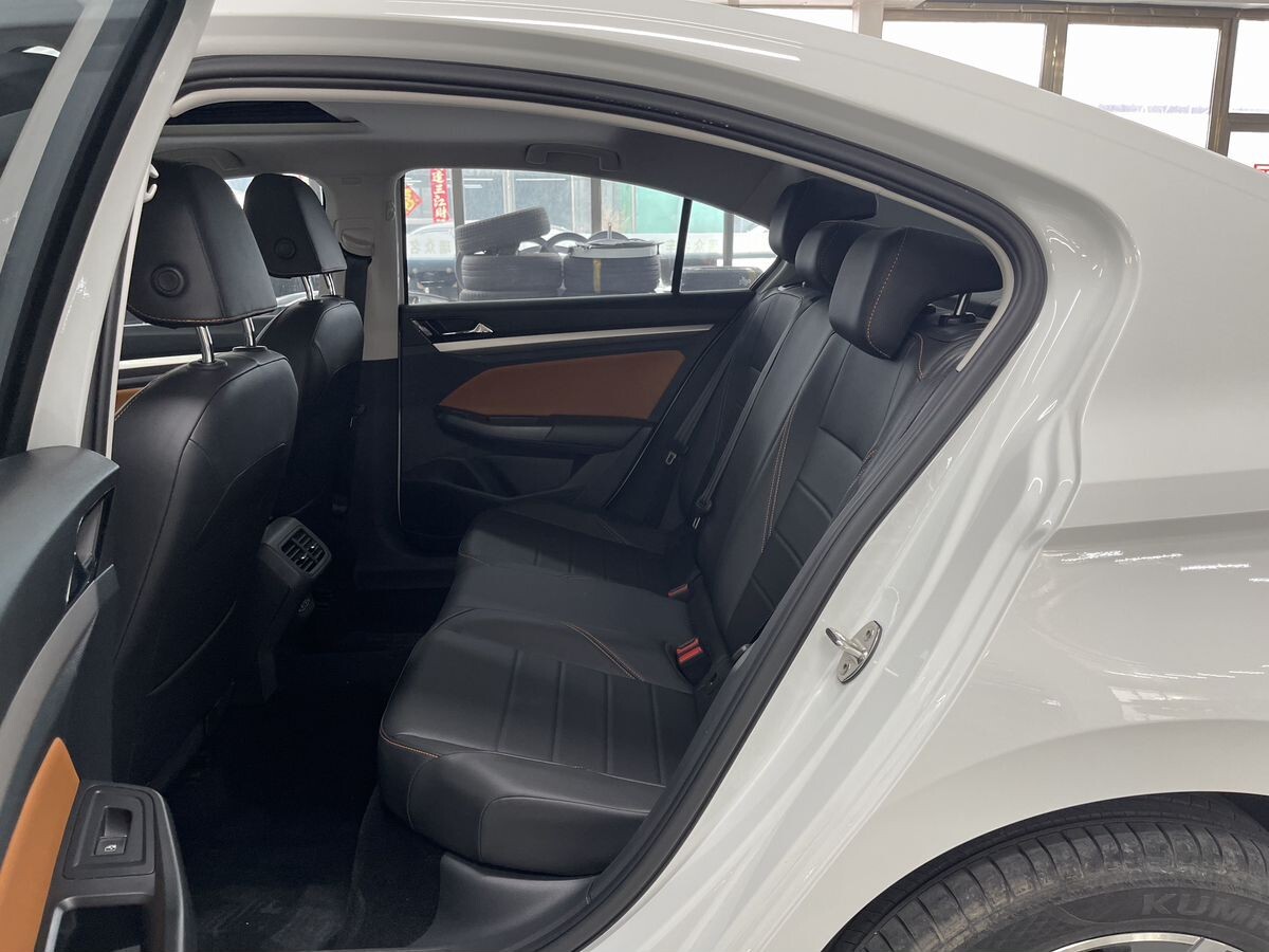 Volkswagen Bora 2022 - фото автомобиля