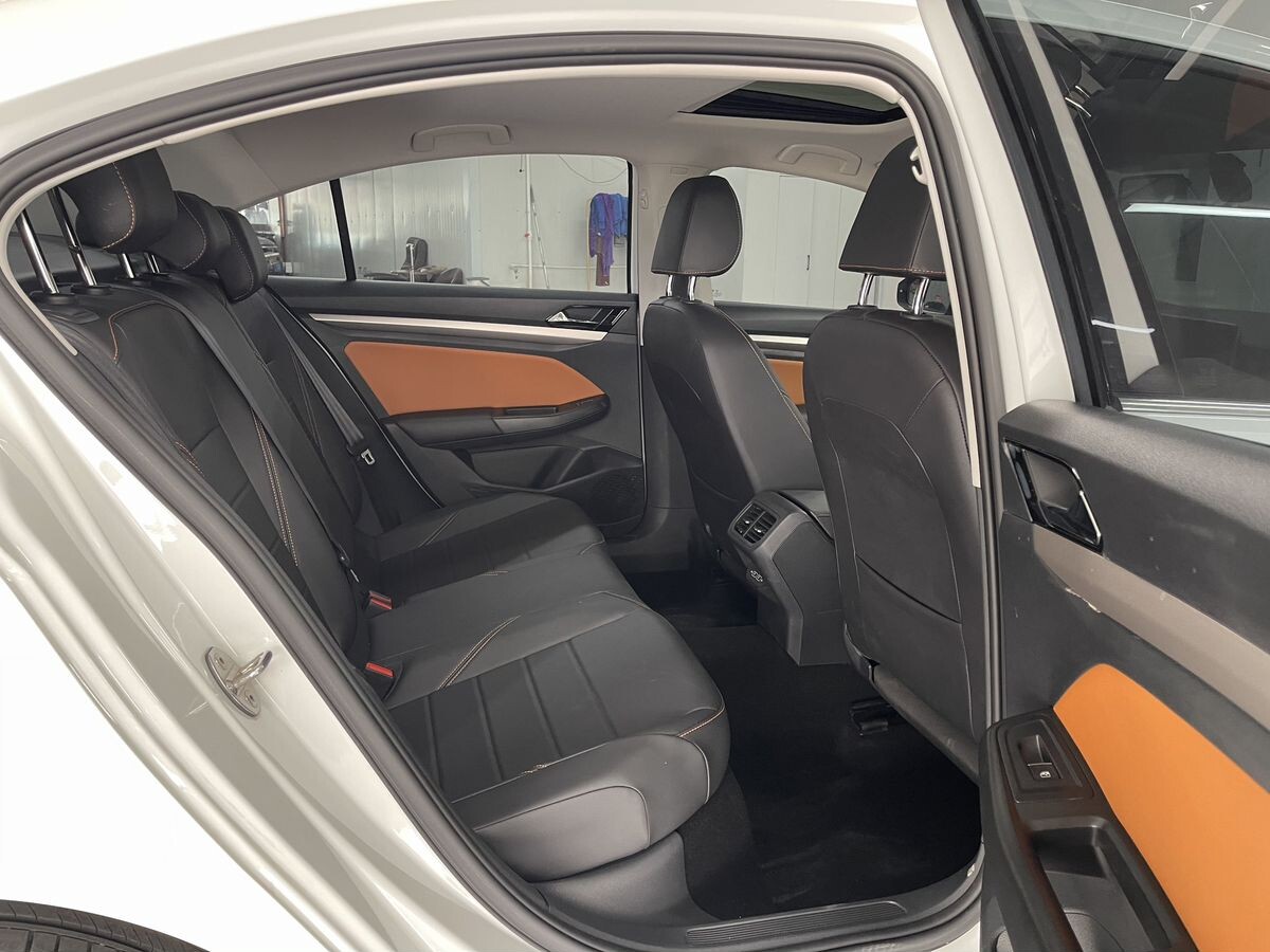 Volkswagen Bora 2022 - фото автомобиля