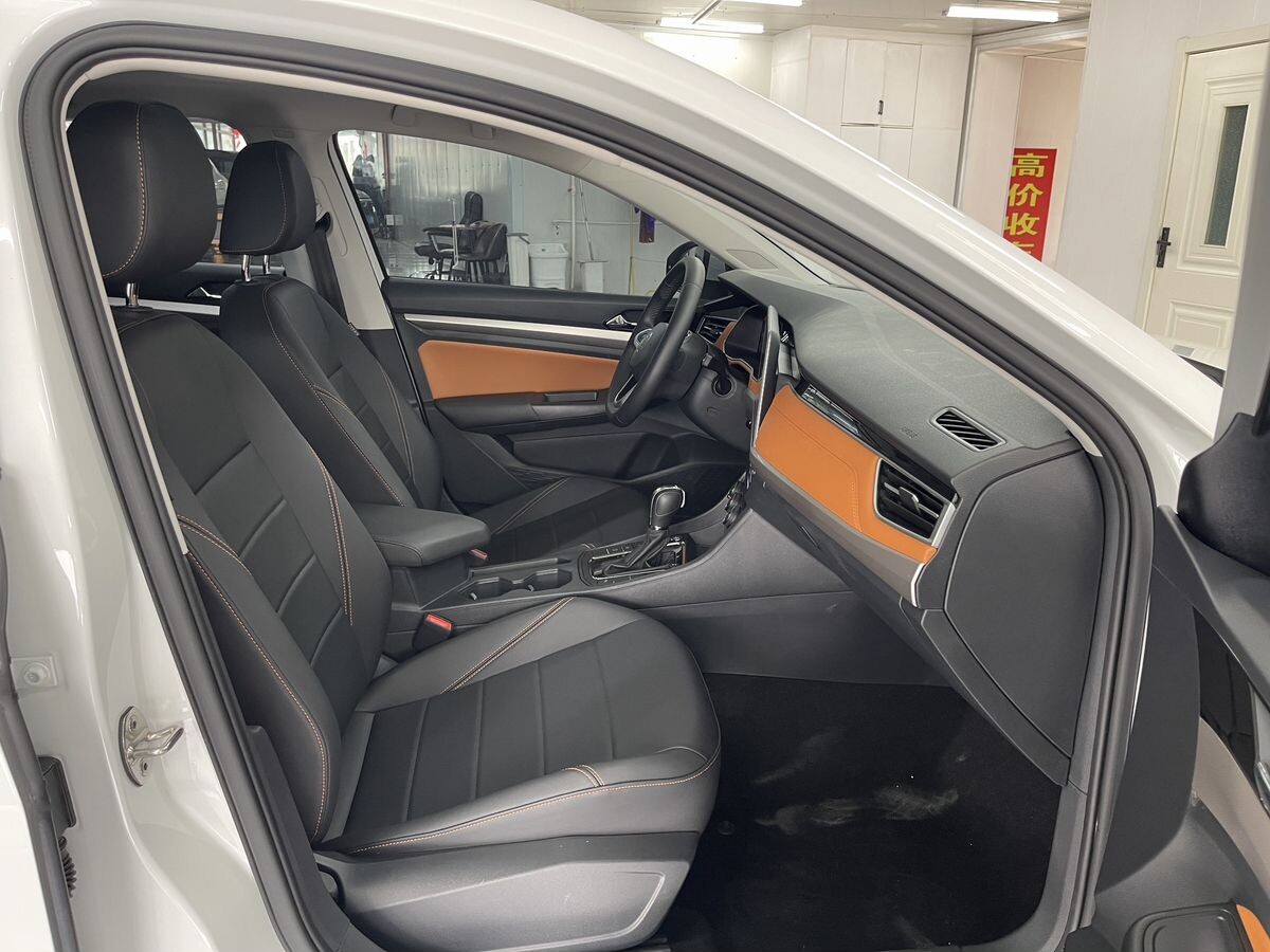 Volkswagen Bora 2022 - фото автомобиля