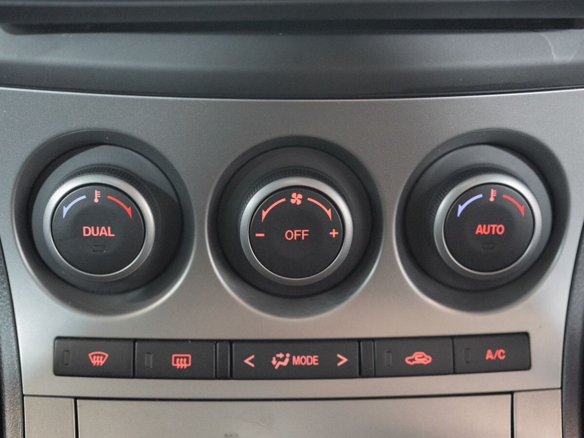 Mazda Axela 2010 - фото автомобиля