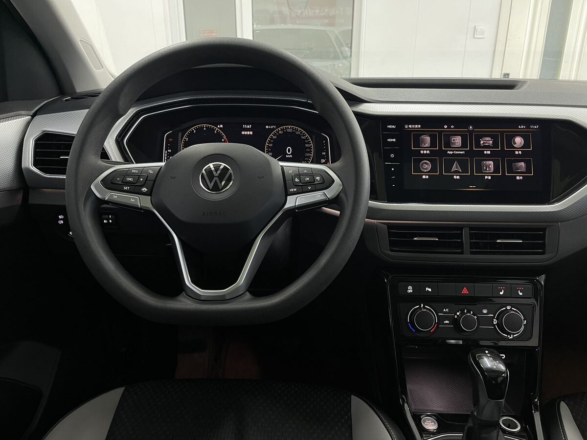 Volkswagen Tacqua 2022 - фото автомобиля