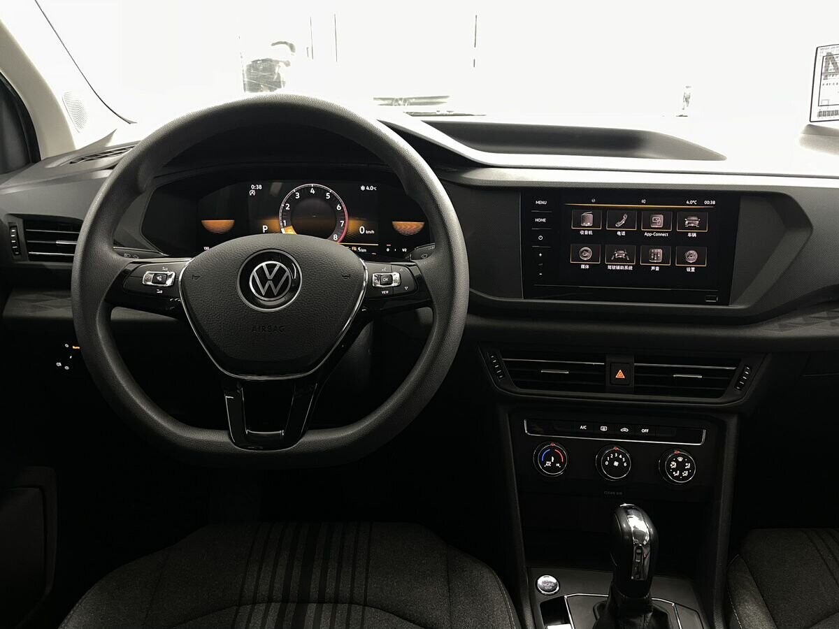 Volkswagen Tharu 2022 - фото автомобиля