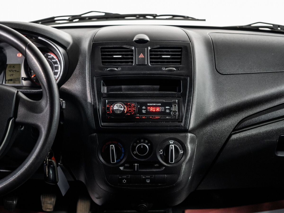 Лада Калина 2015 - фото автомобиля