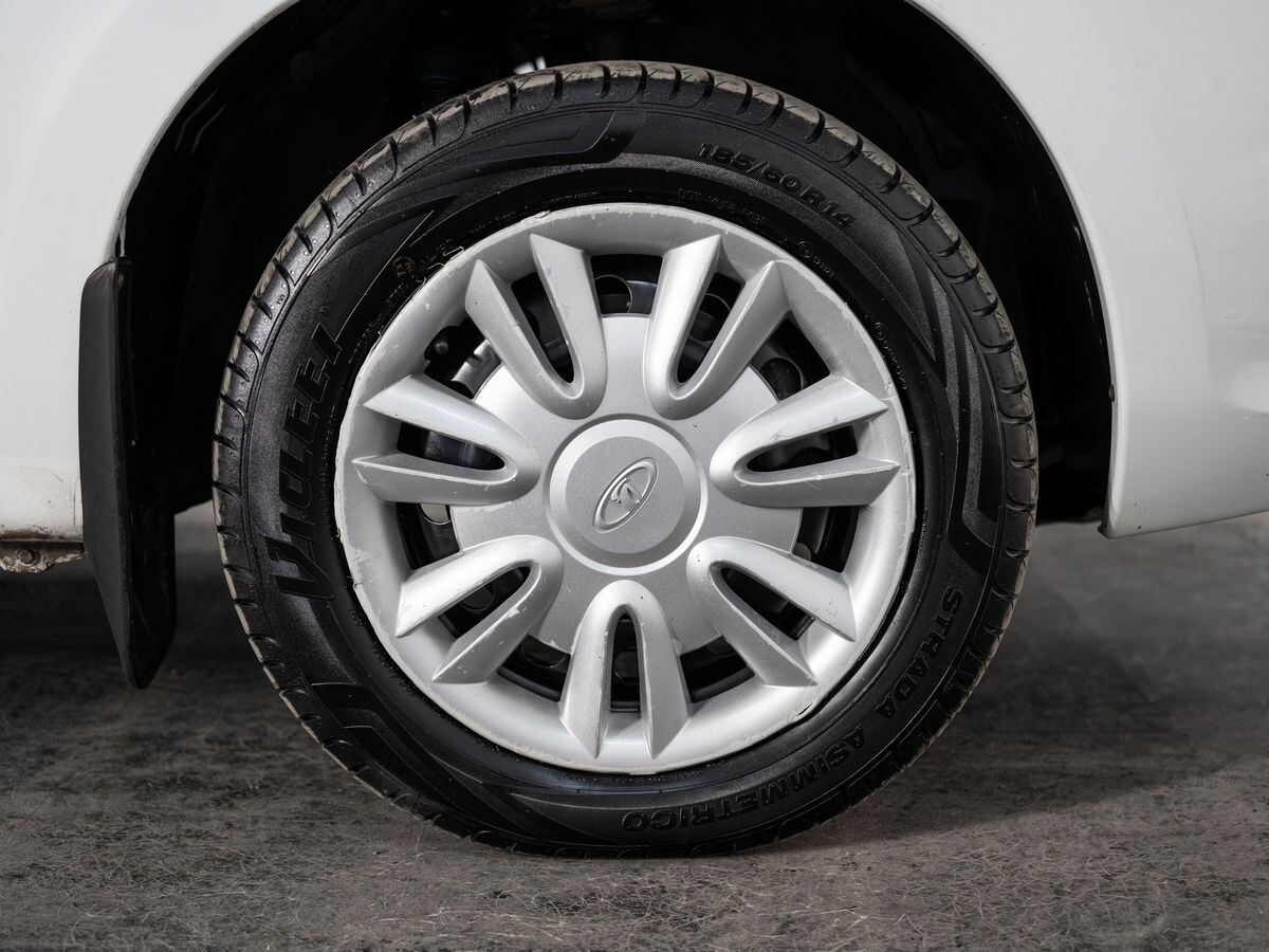 Лада Калина 2015 - фото автомобиля