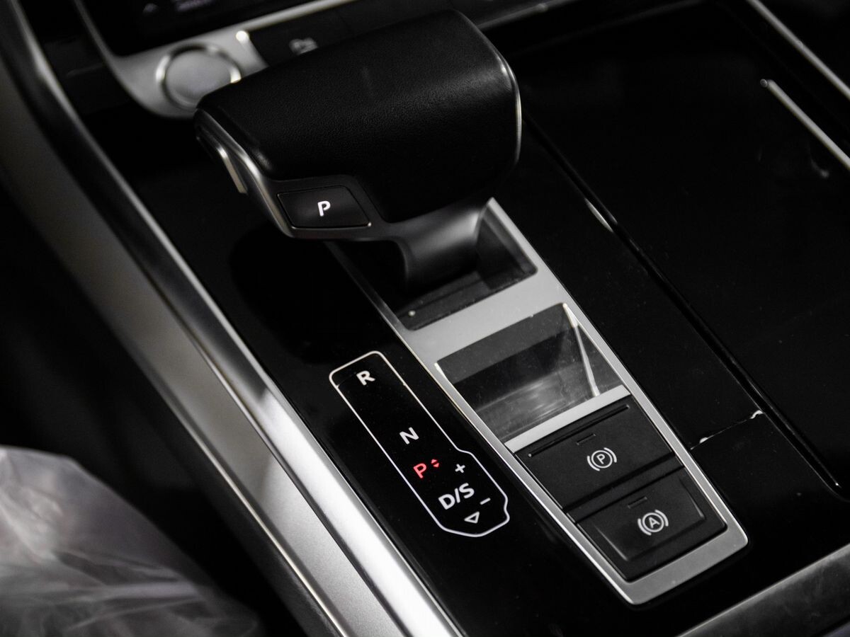 Audi Q8 2019 - фото автомобиля