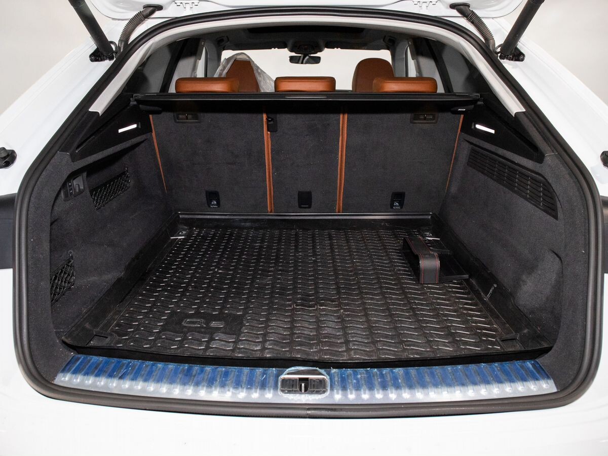 Audi Q8 2019 - фото автомобиля