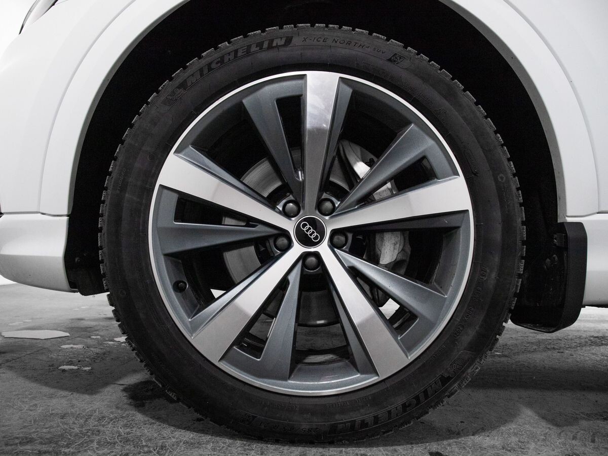 Audi Q8 2019 - фото автомобиля