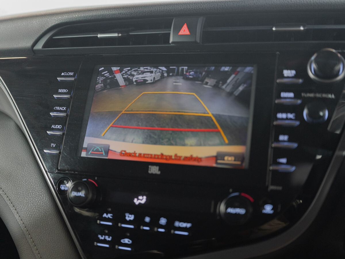 Toyota Camry 2018 - фото автомобиля