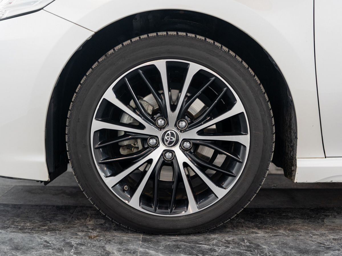 Toyota Camry 2018 - фото автомобиля