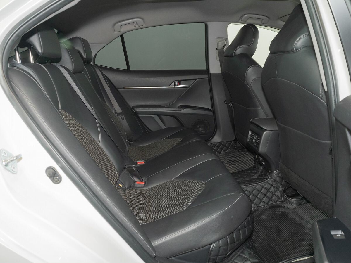 Toyota Camry 2018 - фото автомобиля